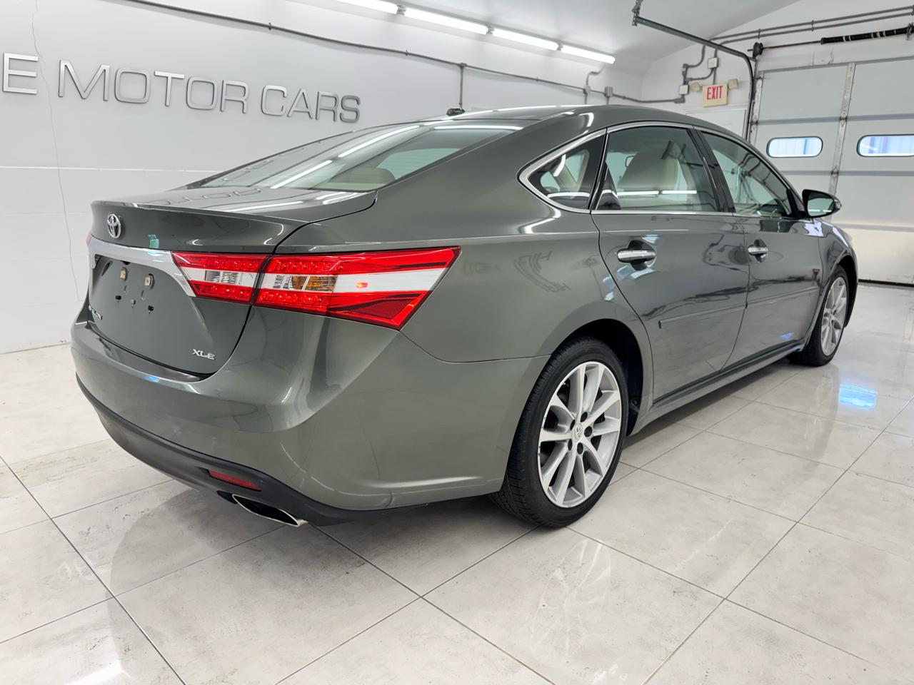 Toyota Avalon 4dr Sdn XLE Premium (Natl) 2014