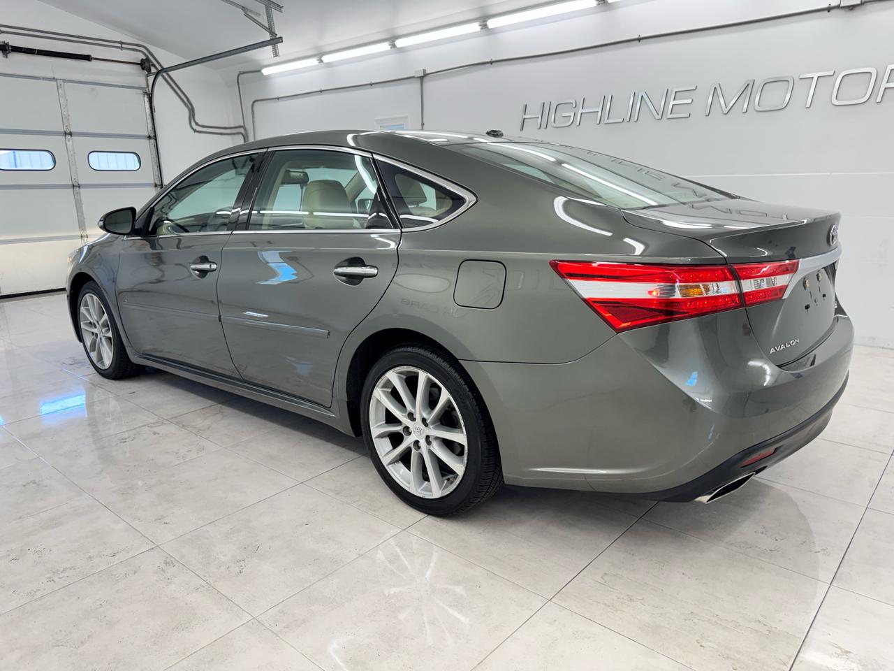Toyota Avalon 4dr Sdn XLE Premium (Natl) 2014