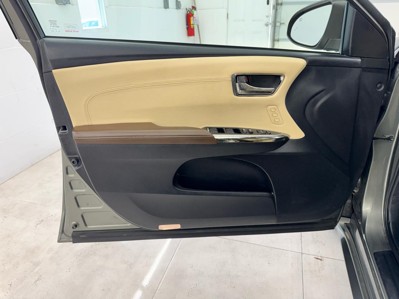 Toyota Avalon 4dr Sdn XLE Premium (Natl) 2014