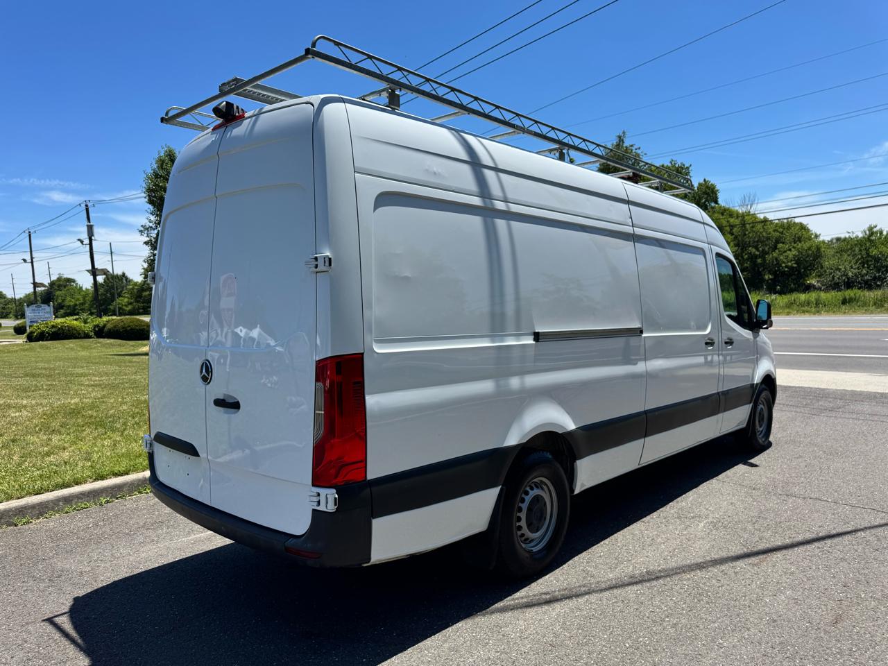 Mercedes-Benz Sprinter Cargo Van 2500 High Roof I4 Gas 170" RWD 2022