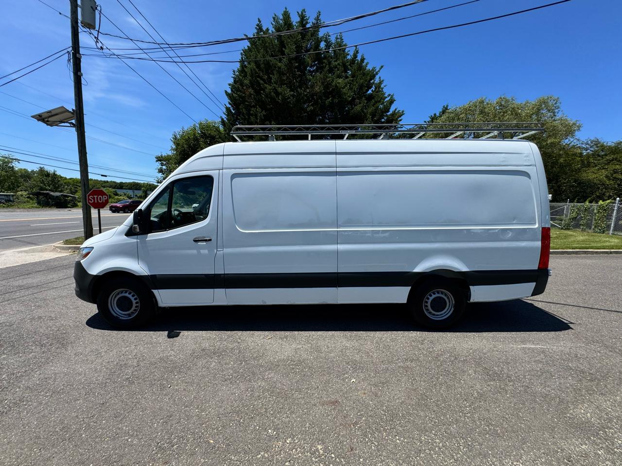 Mercedes-Benz Sprinter Cargo Van 2500 High Roof I4 Gas 170" RWD 2022