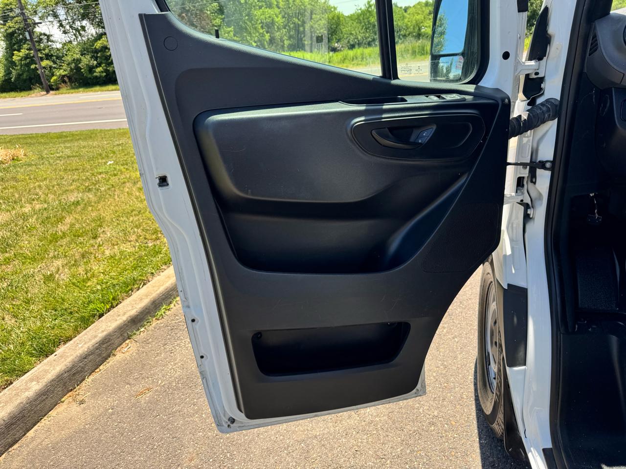Mercedes-Benz Sprinter Cargo Van 2500 High Roof I4 Gas 170" RWD 2022