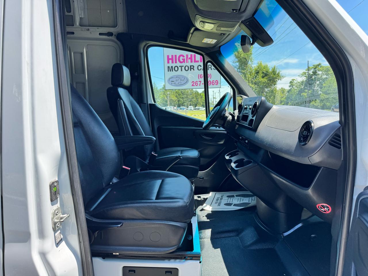 Mercedes-Benz Sprinter Cargo Van 2500 High Roof I4 Gas 170" RWD 2022