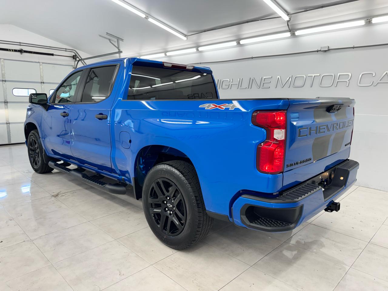 Chevrolet Silverado 1500 4WD Crew Cab 147" Custom 2022