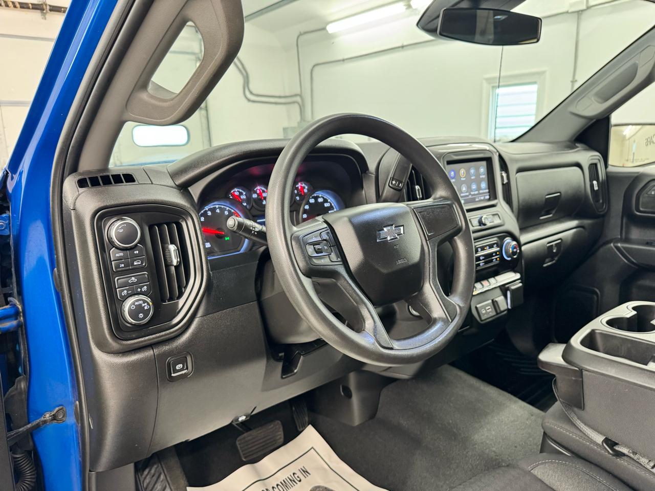 Chevrolet Silverado 1500 4WD Crew Cab 147" Custom 2022