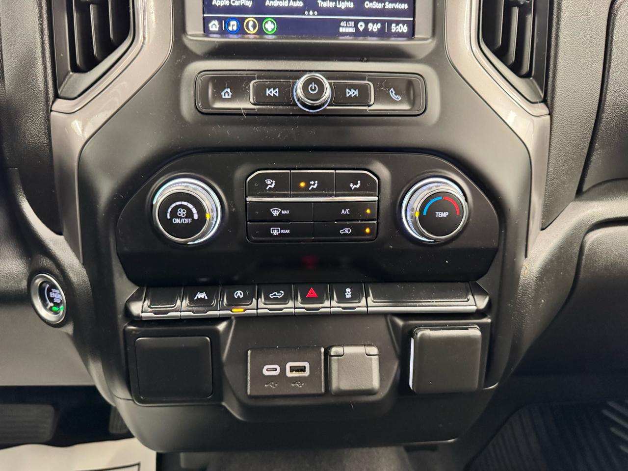 Chevrolet Silverado 1500 4WD Crew Cab 147" Custom 2022