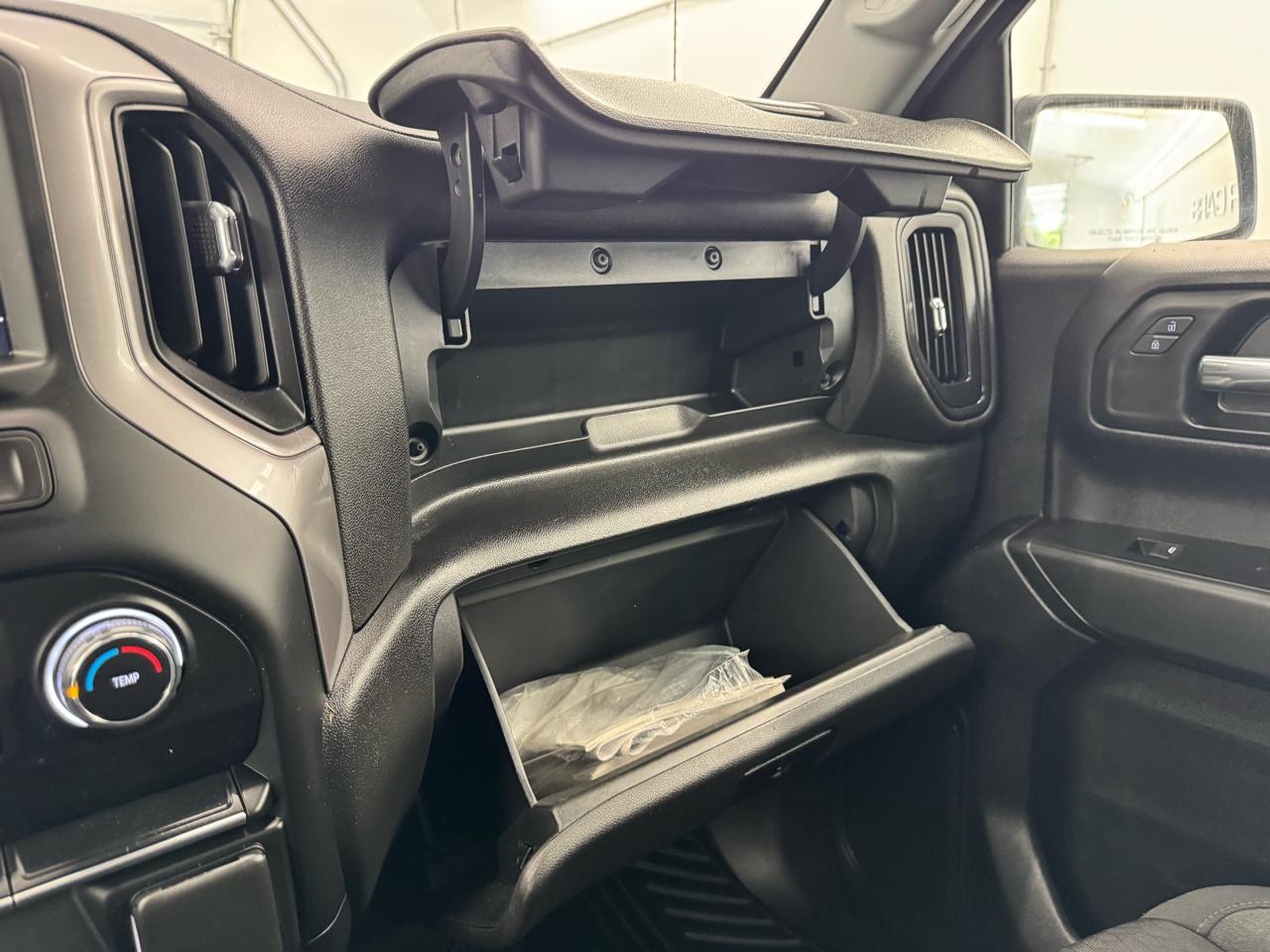 Chevrolet Silverado 1500 4WD Crew Cab 147" Custom 2022