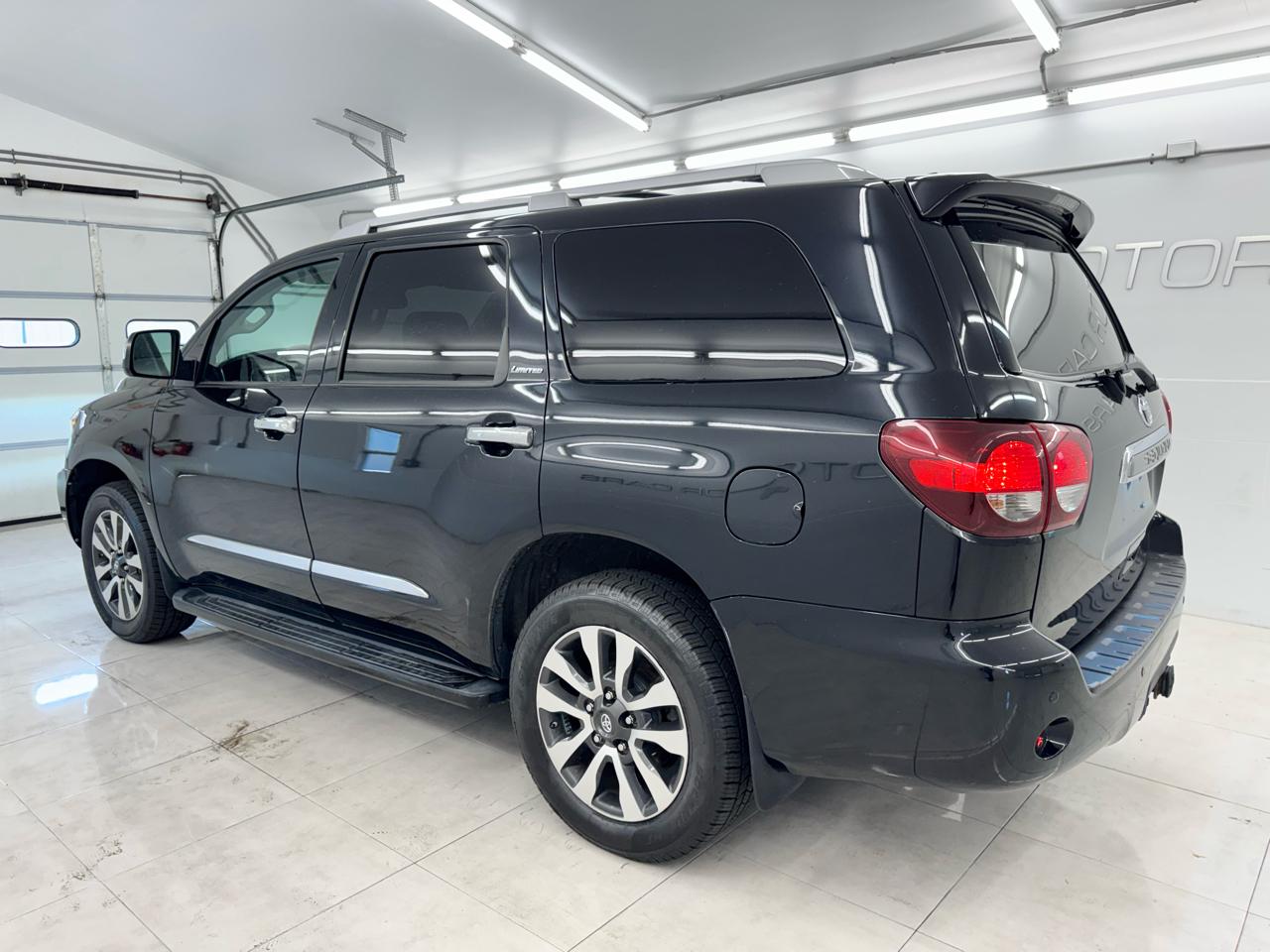 Toyota Sequoia Limited 4WD (Natl) 2019