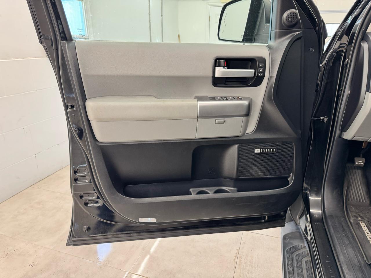 Toyota Sequoia Limited 4WD (Natl) 2019