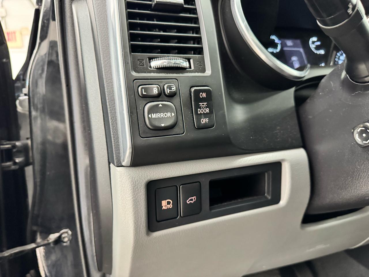 Toyota Sequoia Limited 4WD (Natl) 2019