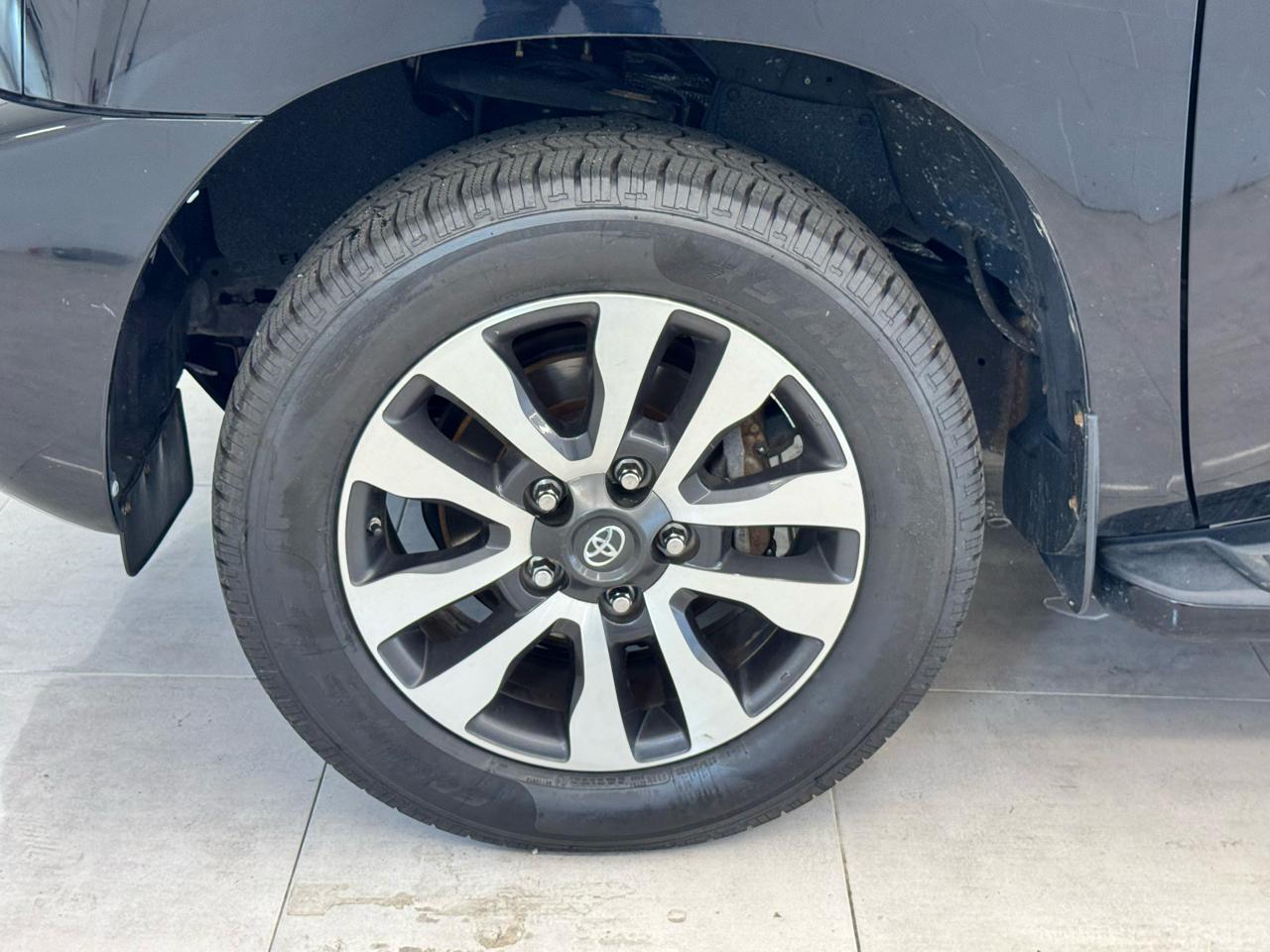 Toyota Sequoia Limited 4WD (Natl) 2019