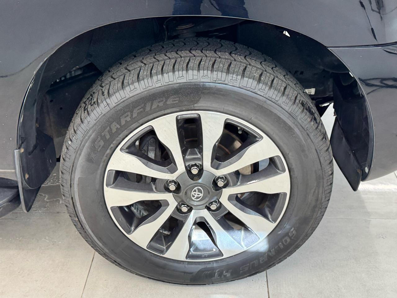 Toyota Sequoia Limited 4WD (Natl) 2019