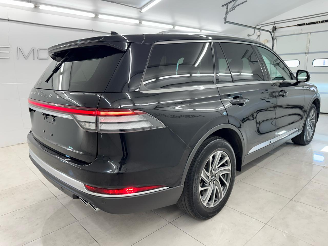 Lincoln Aviator Standard AWD 2023