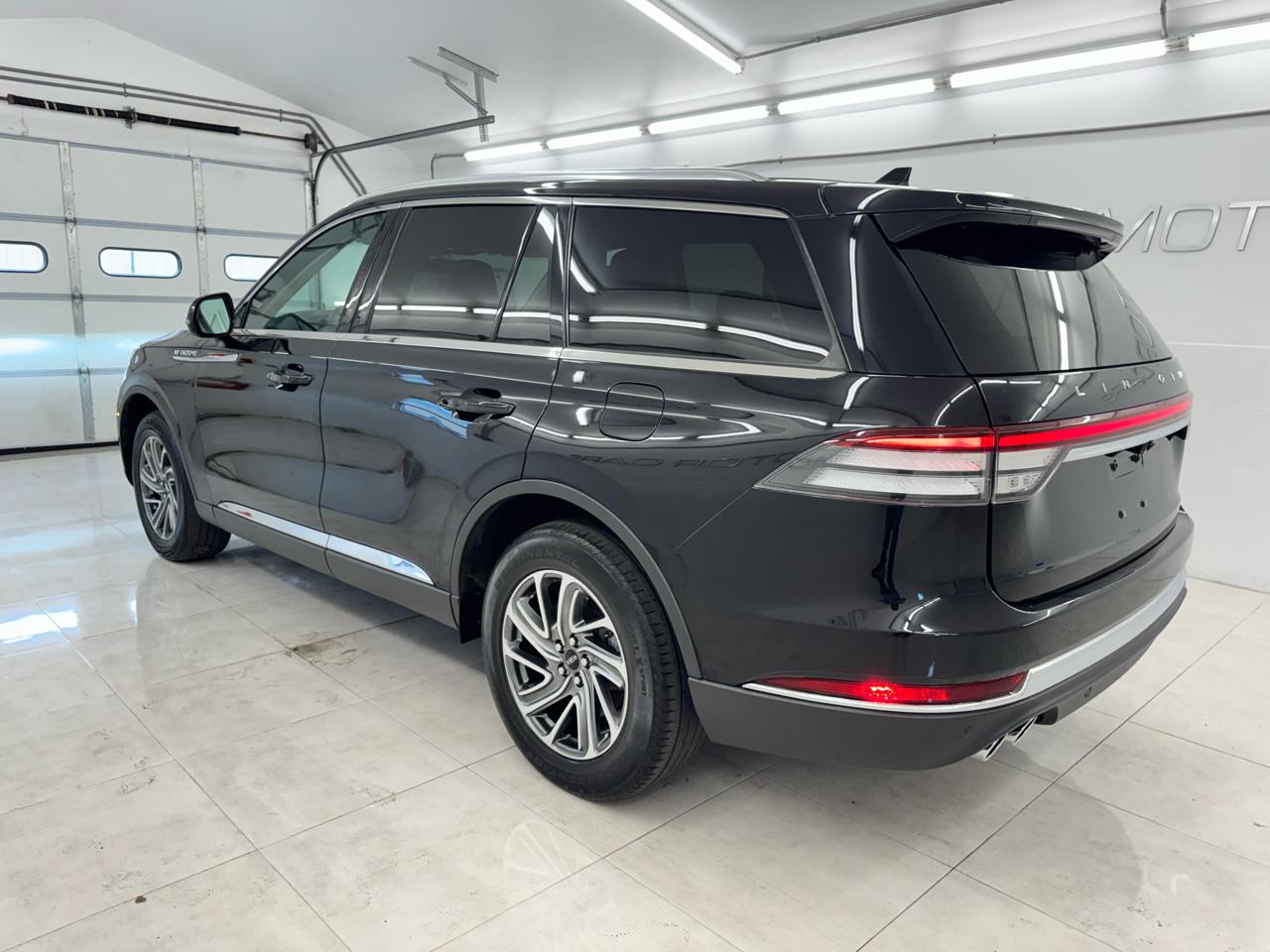 Lincoln Aviator Standard AWD 2023