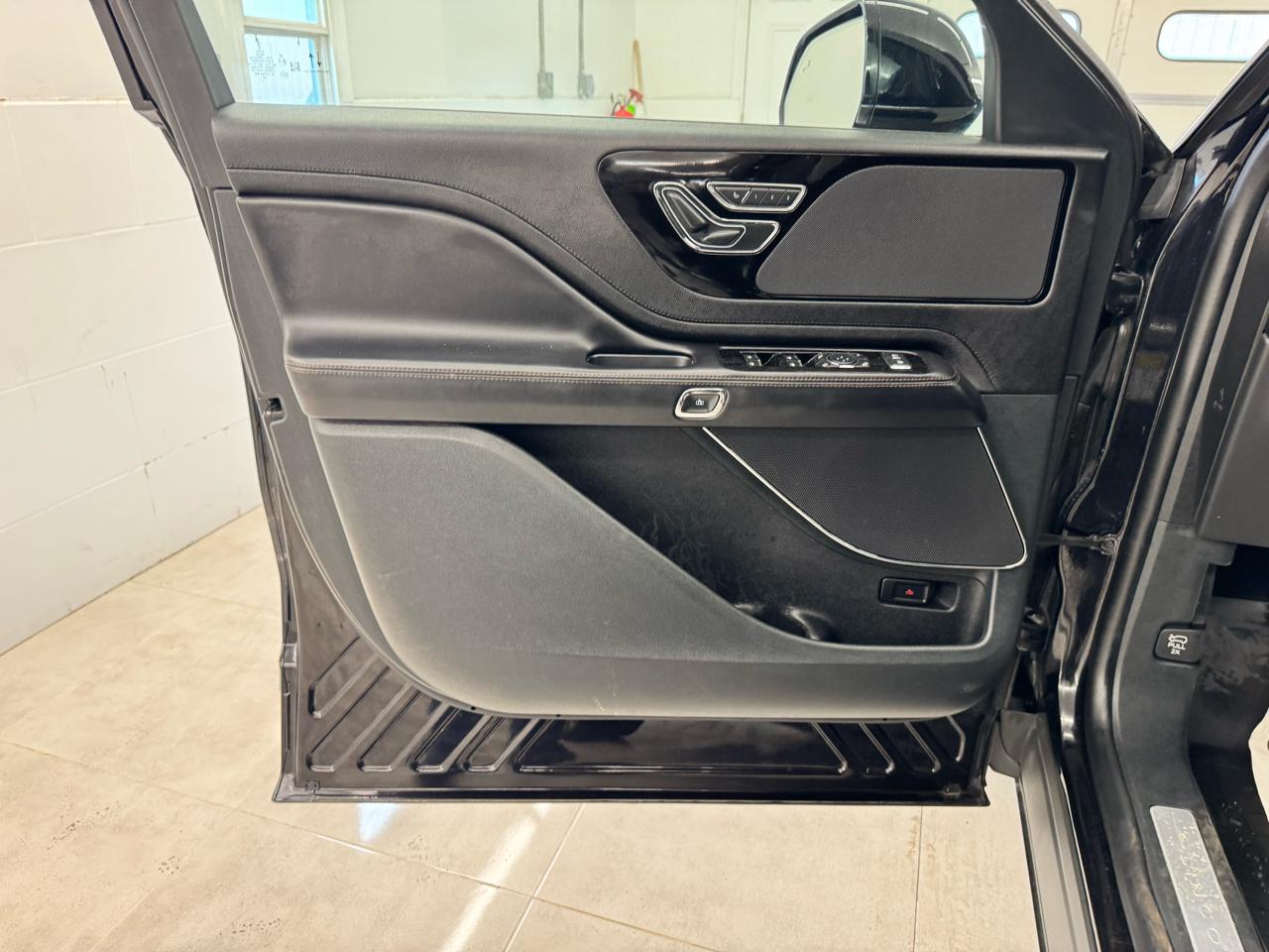Lincoln Aviator Standard AWD 2023