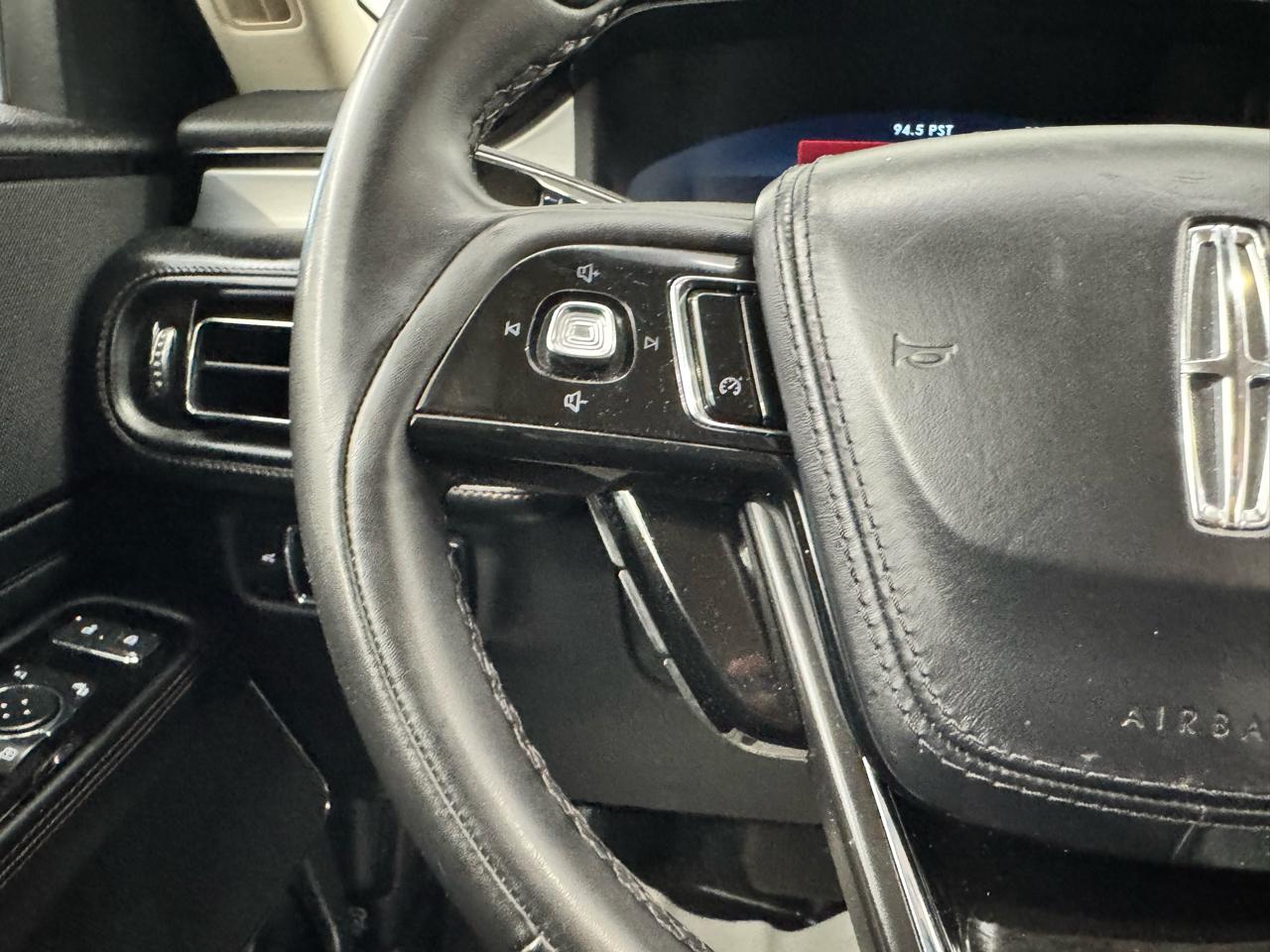 Lincoln Aviator Standard AWD 2023