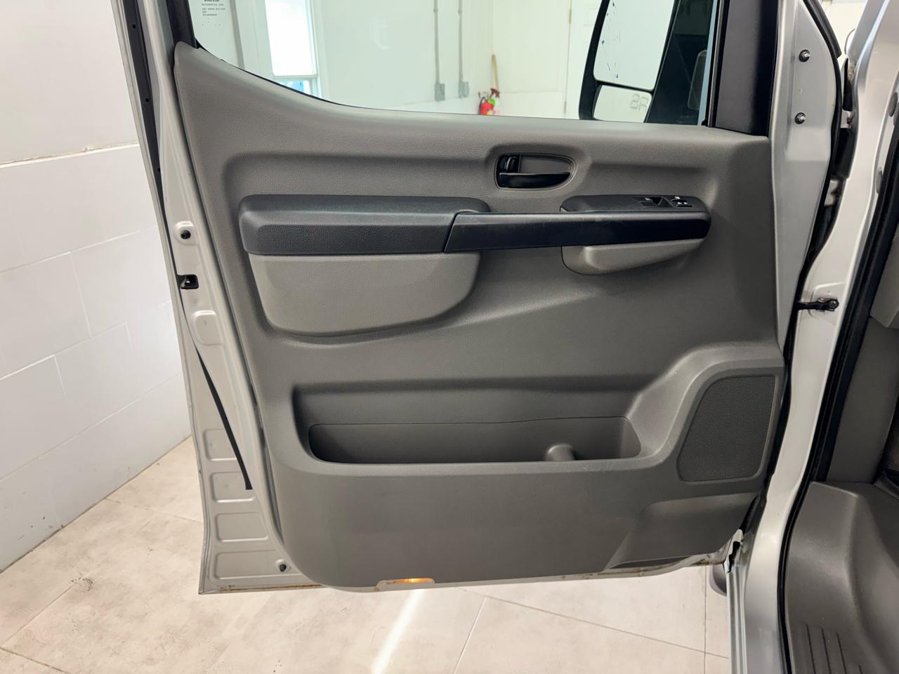 Nissan NVP 3500 V6 SV 2014