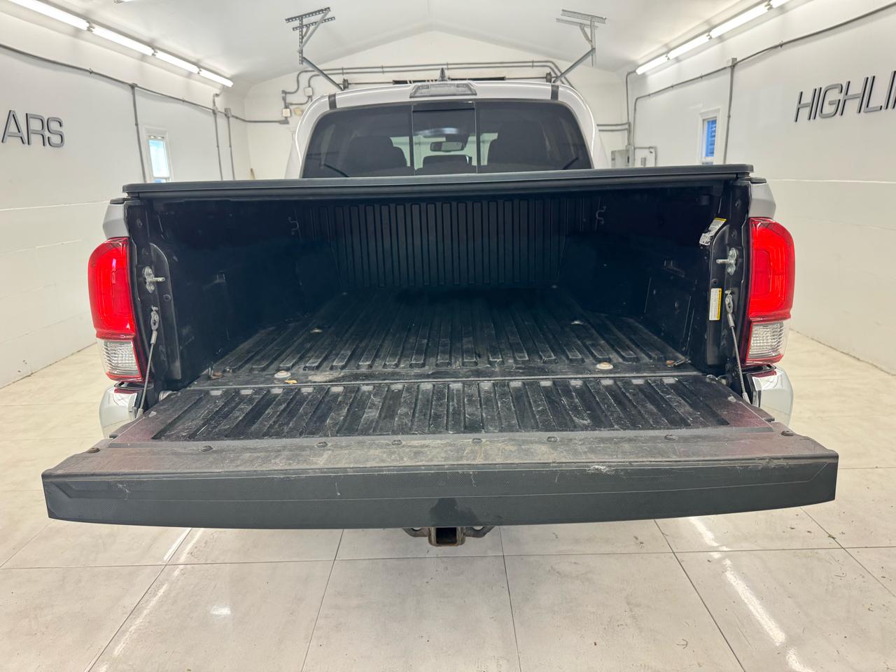 Toyota Tacoma 4WD SR5 Double Cab 5' Bed AT (Natl) 2021