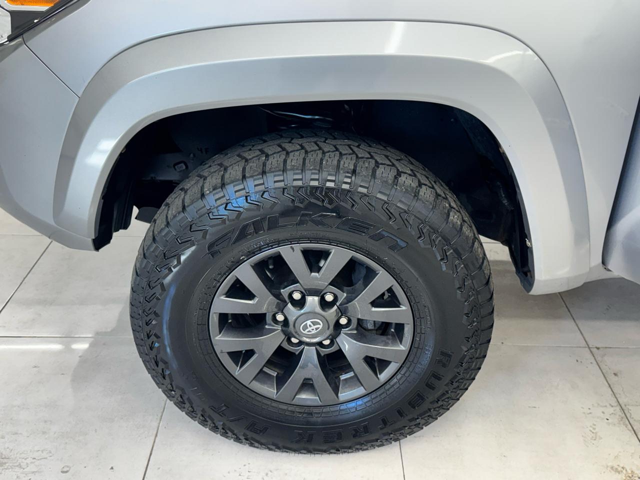 Toyota Tacoma 4WD SR5 Double Cab 5' Bed AT (Natl) 2021