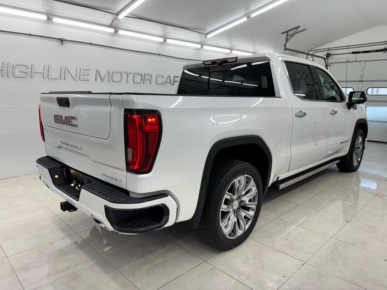 GMC Sierra 1500 4WD Crew Cab 147" Denali 2022