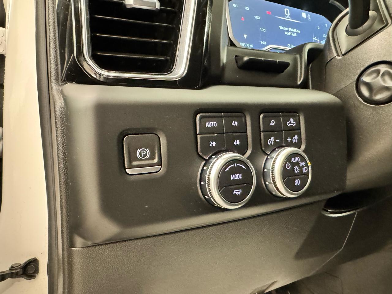 GMC Sierra 1500 4WD Crew Cab 147" Denali 2022