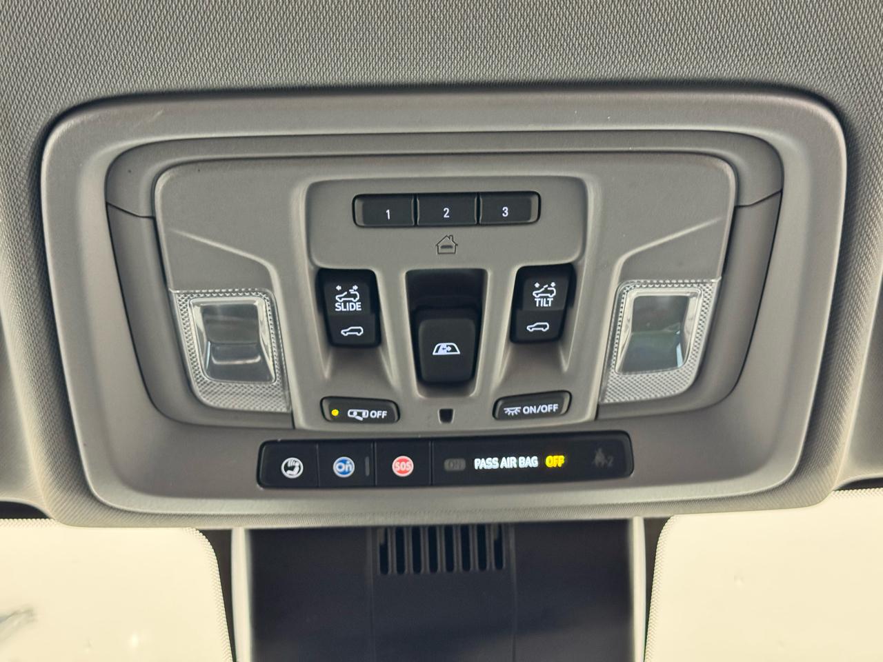 GMC Sierra 1500 4WD Crew Cab 147" Denali 2022