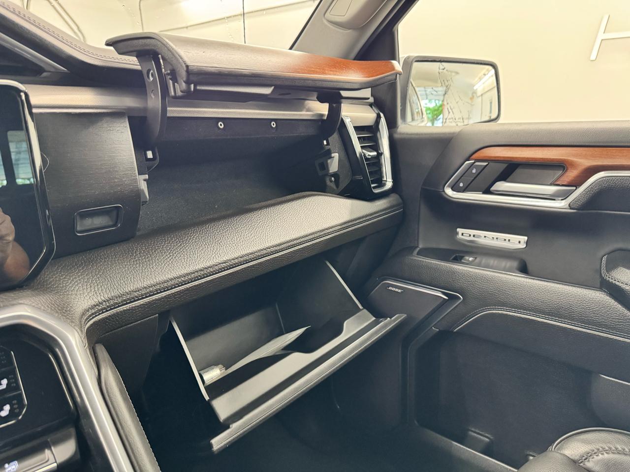 GMC Sierra 1500 4WD Crew Cab 147" Denali 2022