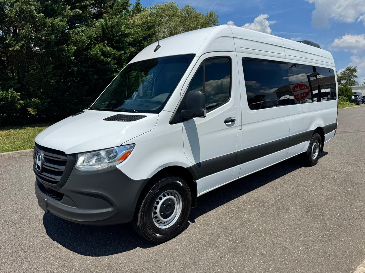 Mercedes-Benz Sprinter Passenger Van 2500 High Roof I4 Diesel 170" RWD 2025