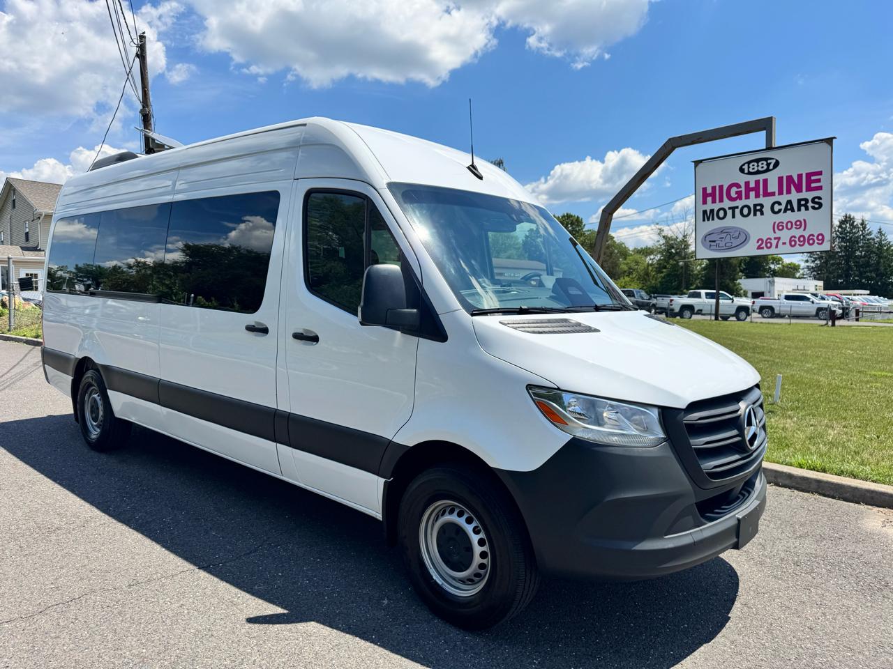Mercedes-Benz Sprinter Passenger Van 2500 High Roof I4 Diesel 170" RWD 2025