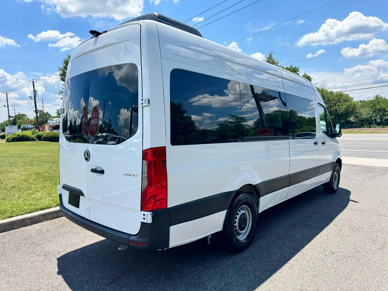 Mercedes-Benz Sprinter Passenger Van 2500 High Roof I4 Diesel 170" RWD 2025