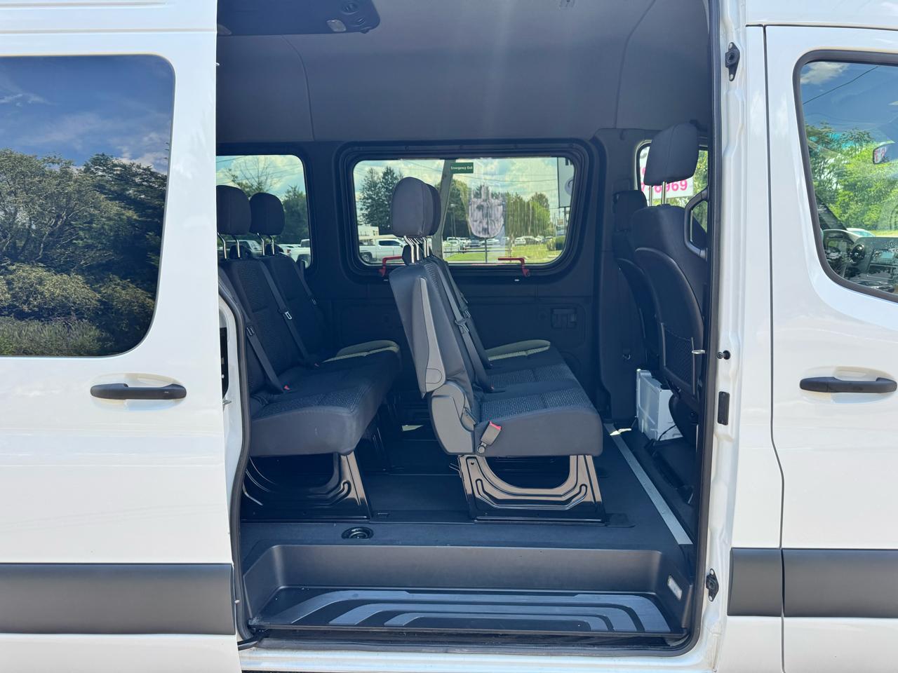 Mercedes-Benz Sprinter Passenger Van 2500 High Roof I4 Diesel 170" RWD 2025