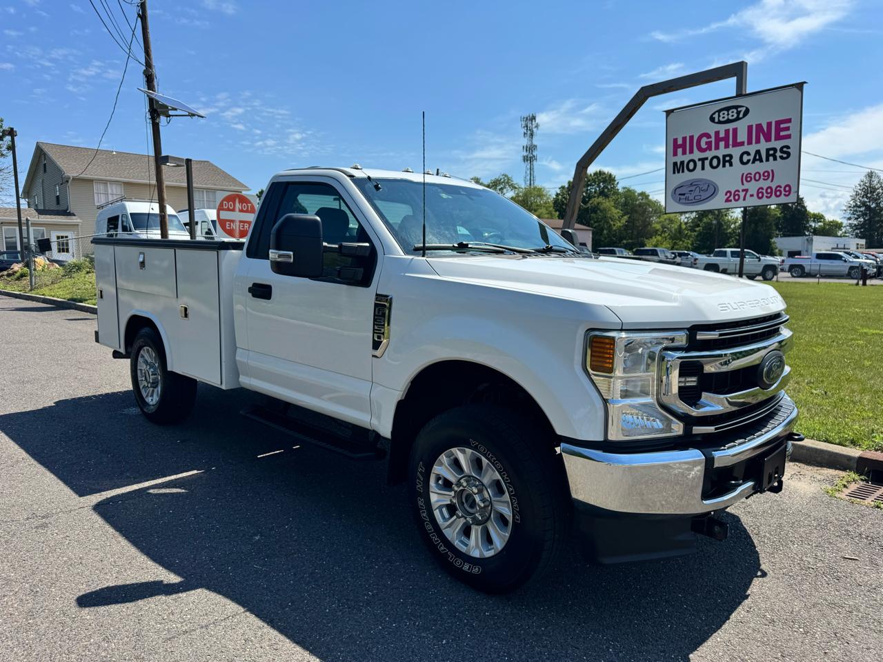 Ford Super Duty F-350 SRW XLT 4WD Reg Cab 8' Box 2022