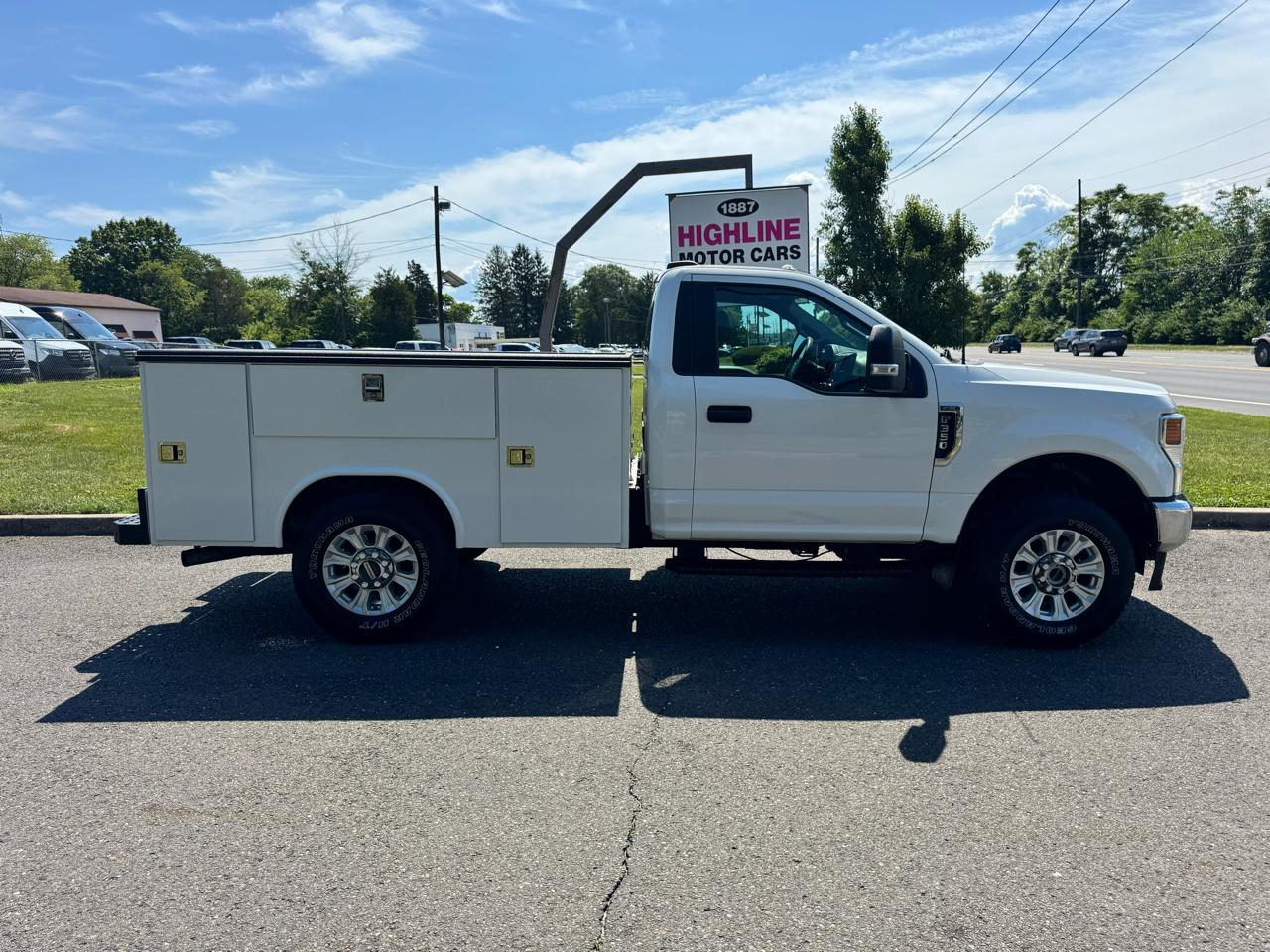 Ford Super Duty F-350 SRW XLT 4WD Reg Cab 8' Box 2022