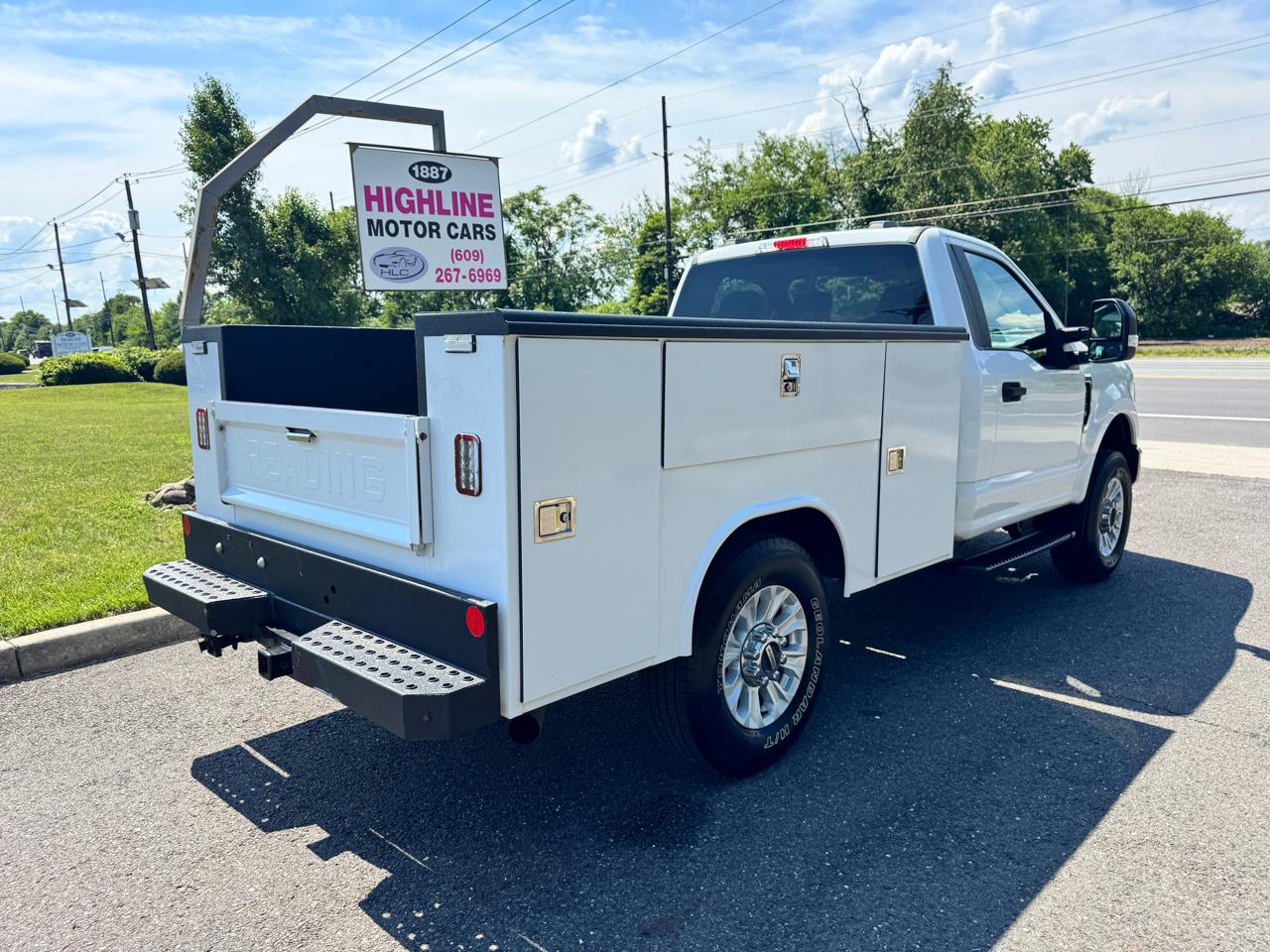 Ford Super Duty F-350 SRW XLT 4WD Reg Cab 8' Box 2022