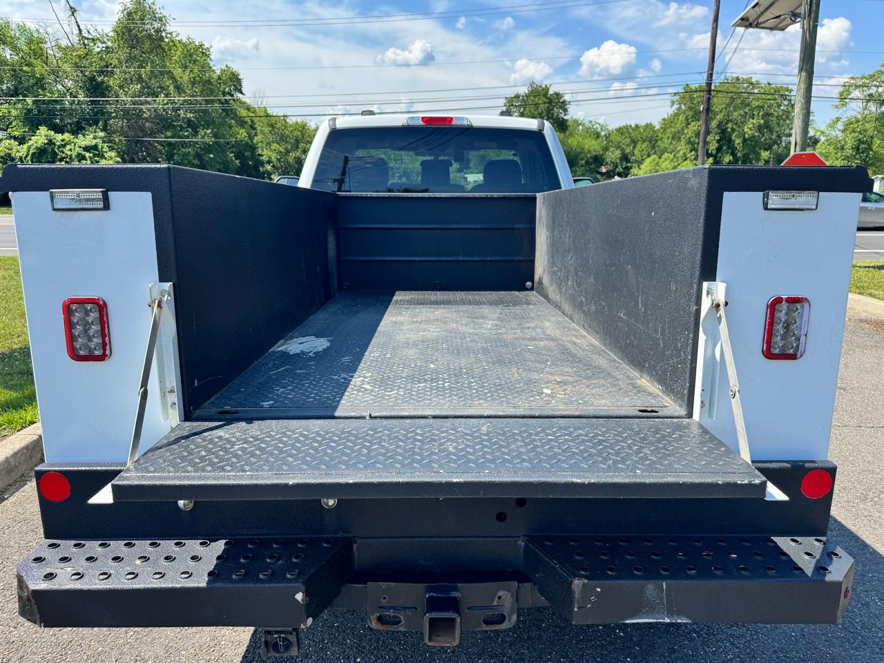 Ford Super Duty F-350 SRW XLT 4WD Reg Cab 8' Box 2022