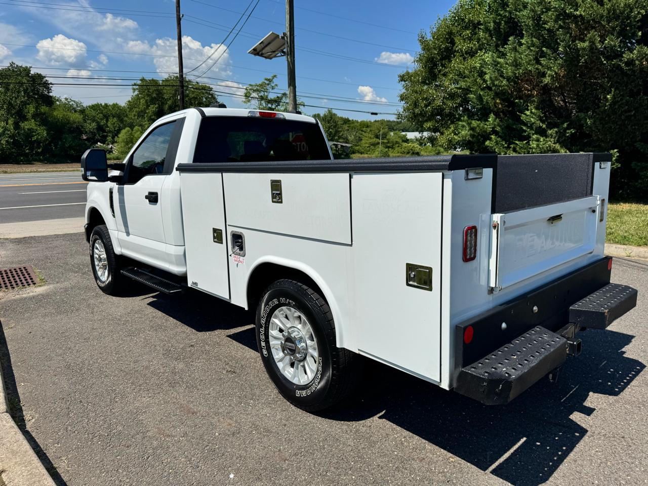 Ford Super Duty F-350 SRW XLT 4WD Reg Cab 8' Box 2022