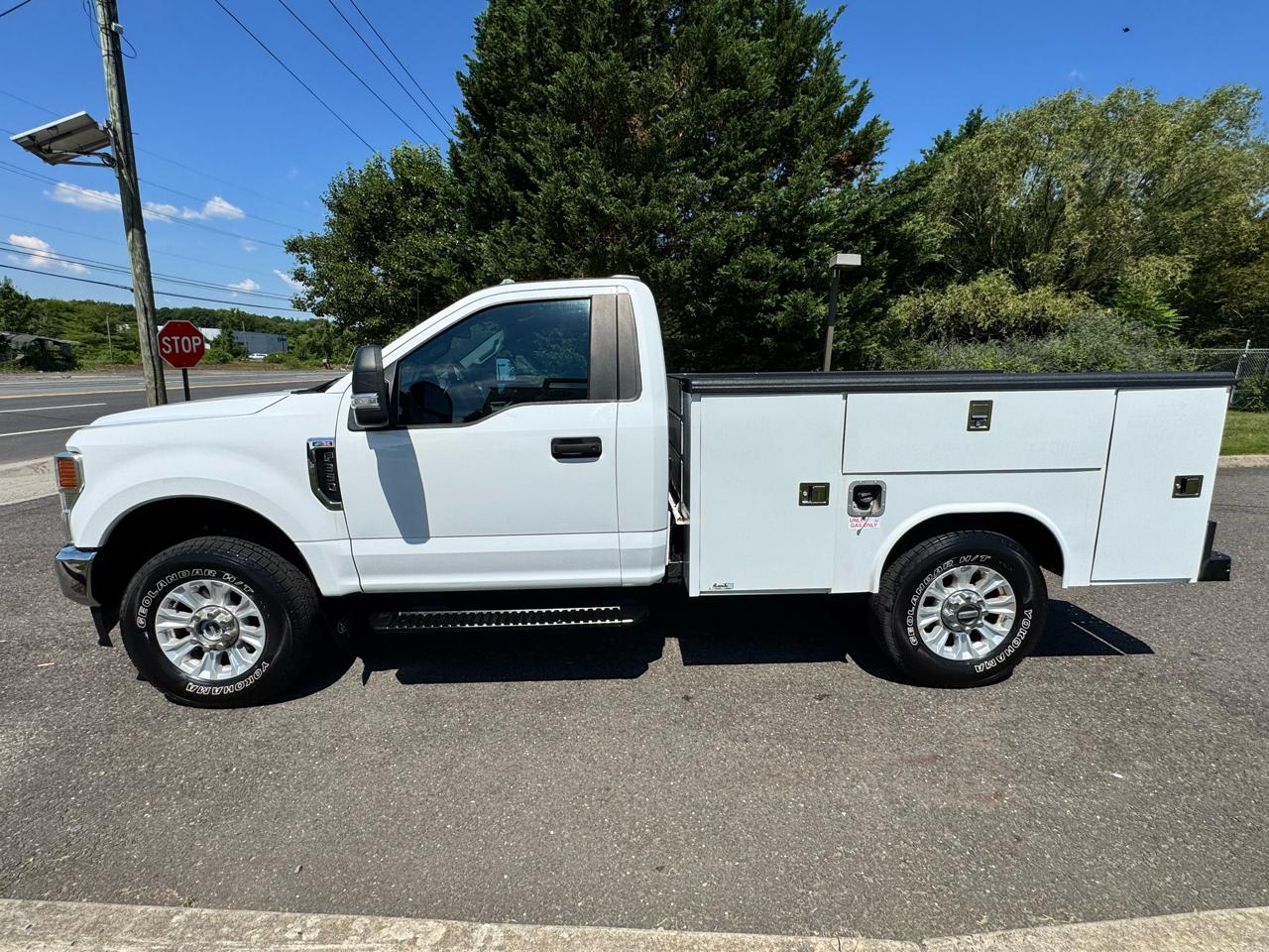 Ford Super Duty F-350 SRW XLT 4WD Reg Cab 8' Box 2022