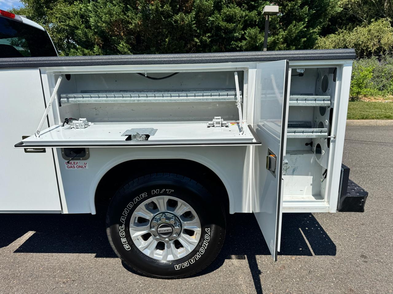 Ford Super Duty F-350 SRW XLT 4WD Reg Cab 8' Box 2022