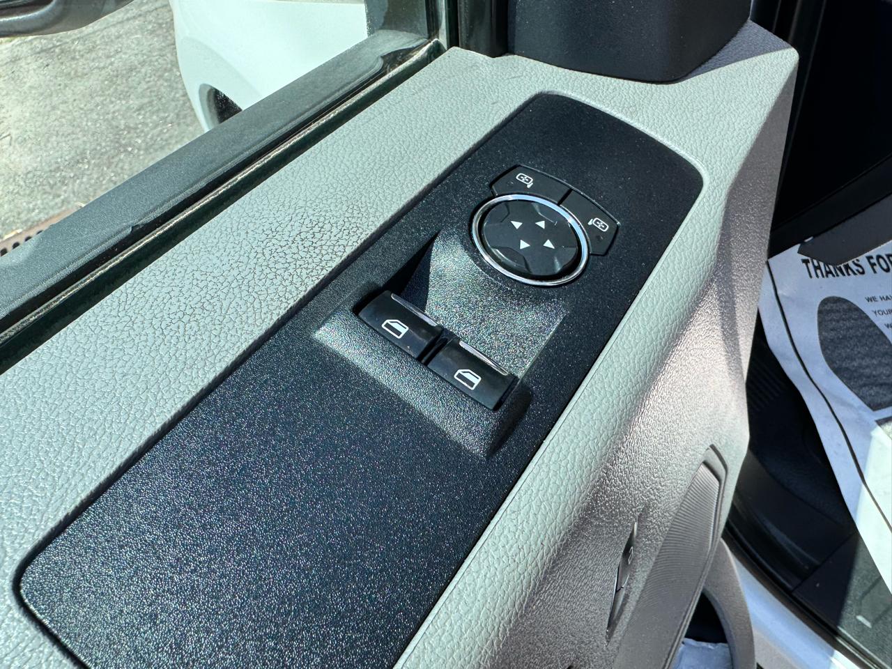 Ford Super Duty F-350 SRW XLT 4WD Reg Cab 8' Box 2022