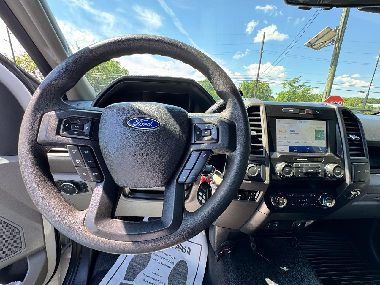 Ford Super Duty F-350 SRW XLT 4WD Reg Cab 8' Box 2022