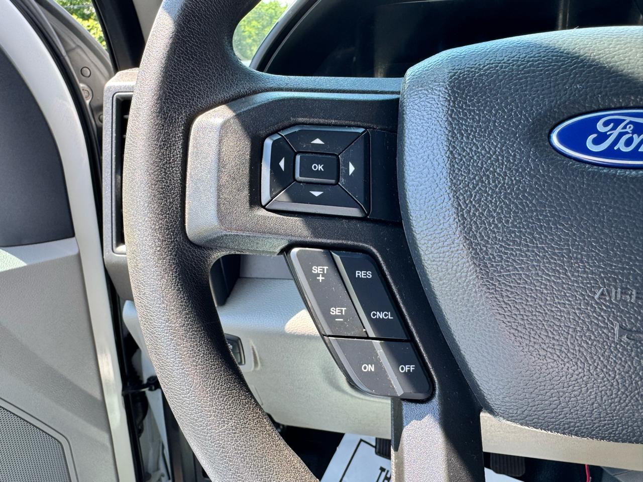 Ford Super Duty F-350 SRW XLT 4WD Reg Cab 8' Box 2022
