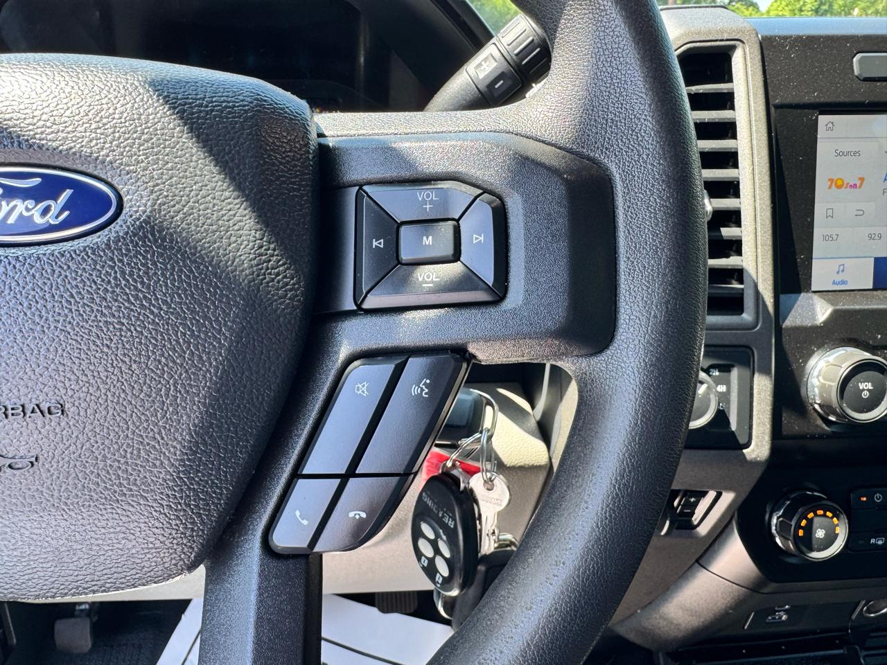Ford Super Duty F-350 SRW XLT 4WD Reg Cab 8' Box 2022