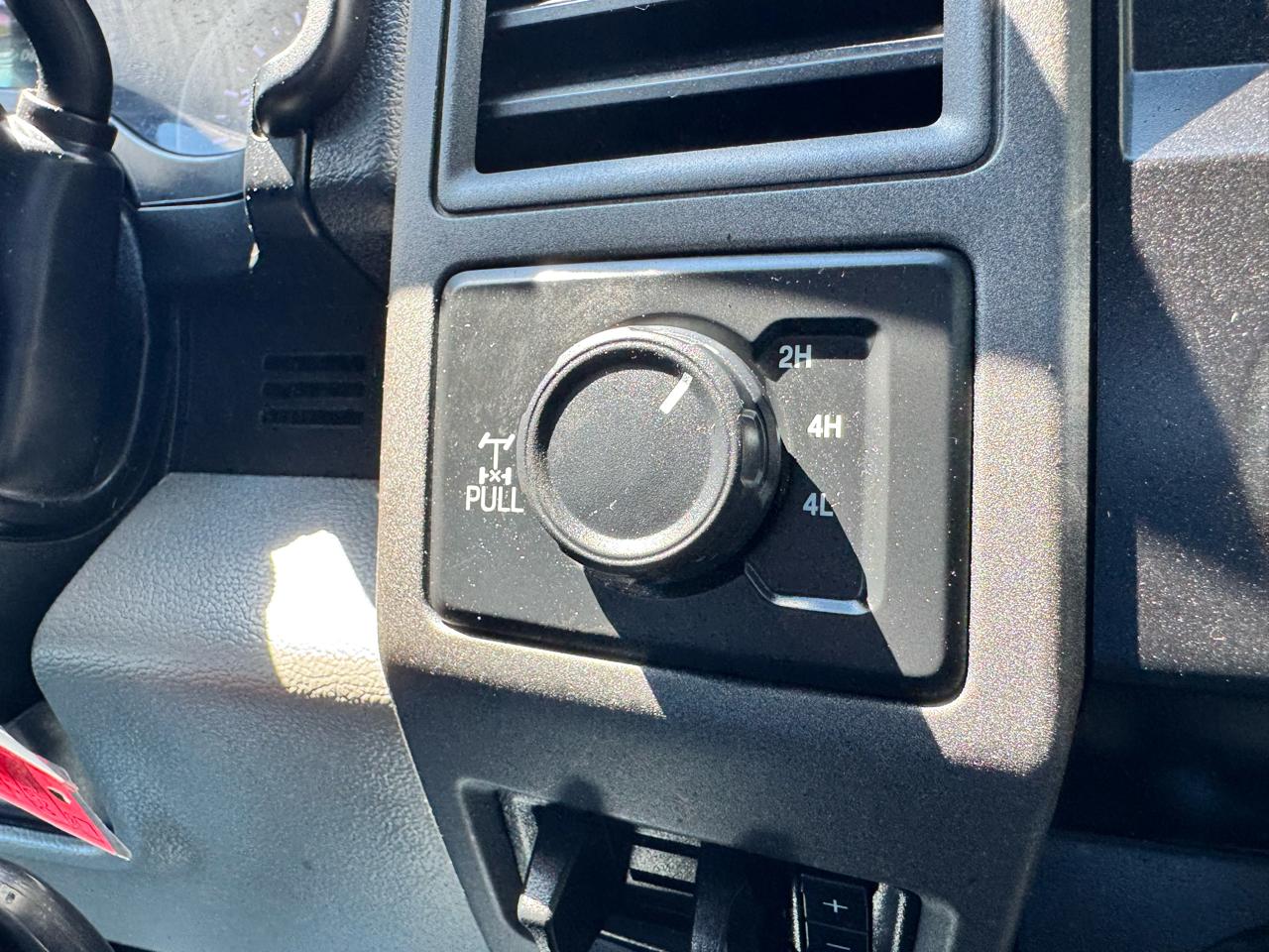 Ford Super Duty F-350 SRW XLT 4WD Reg Cab 8' Box 2022