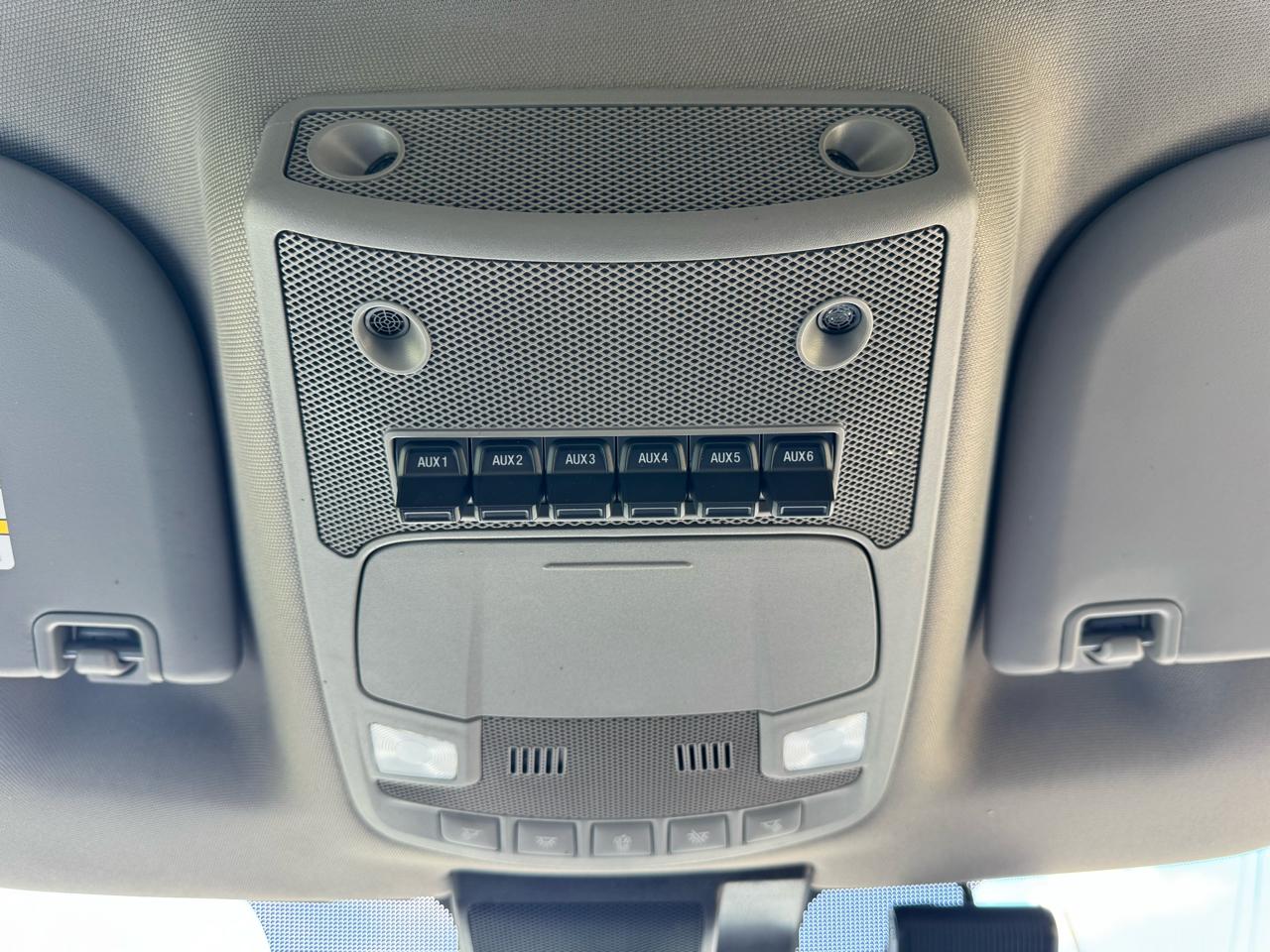 Ford Super Duty F-350 SRW XLT 4WD Reg Cab 8' Box 2022