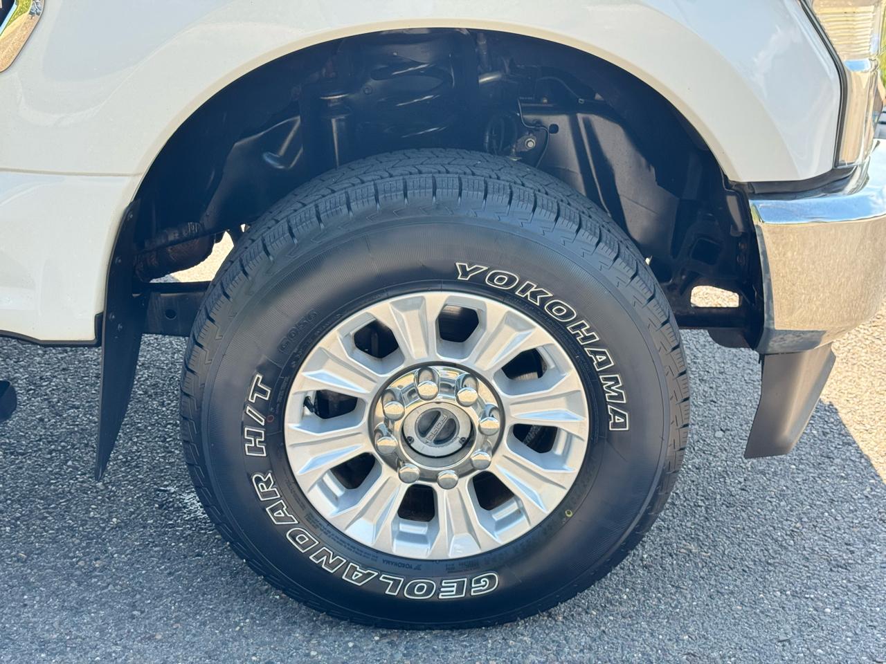 Ford Super Duty F-350 SRW XLT 4WD Reg Cab 8' Box 2022