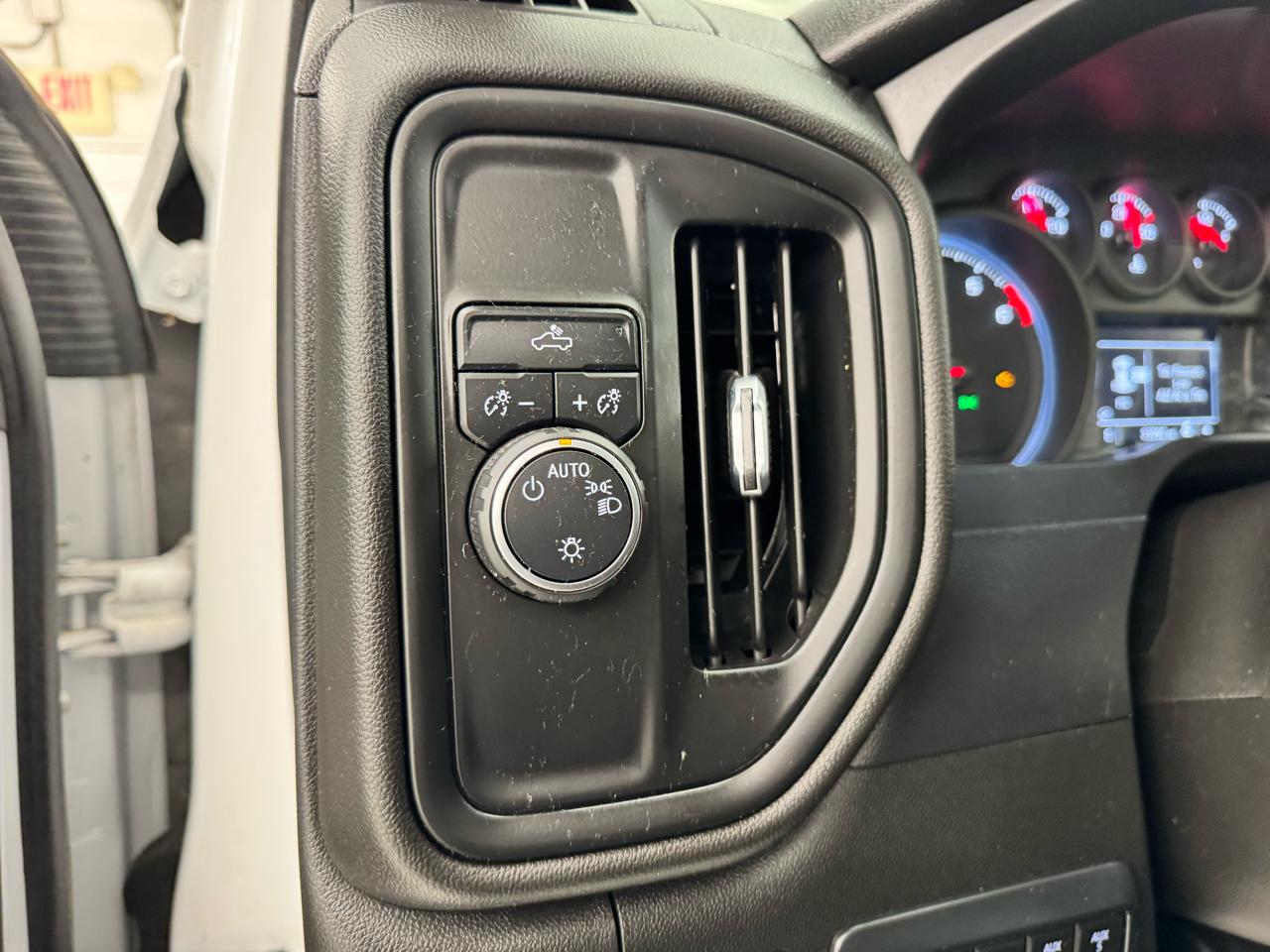 Chevrolet Silverado 3500HD CC 2WD Reg Cab 146" WB, 60" CA Work Truck 2022