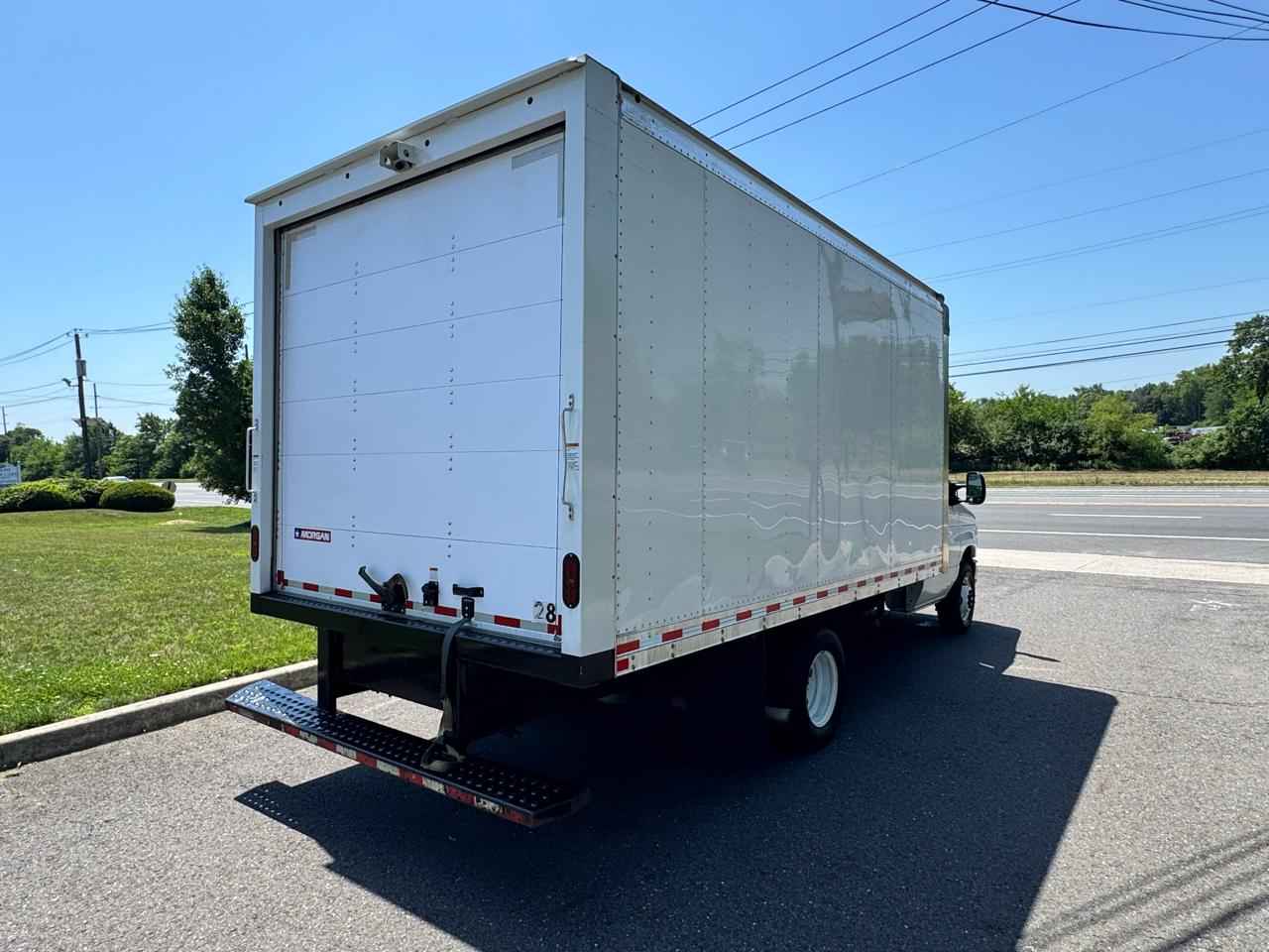 Ford E-Series Cutaway E-350 SRW 138" WB 2024