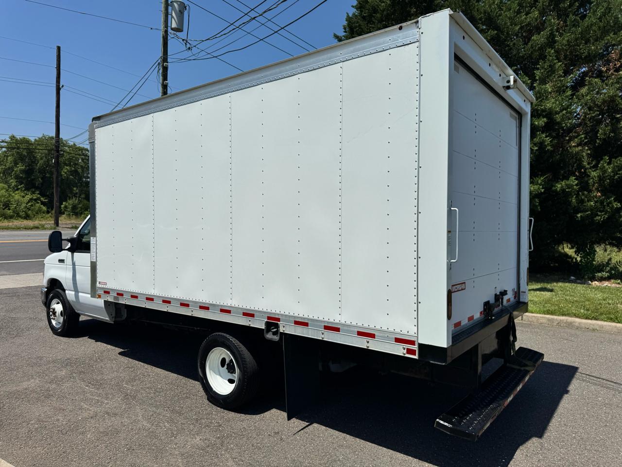 Ford E-Series Cutaway E-350 SRW 138" WB 2024