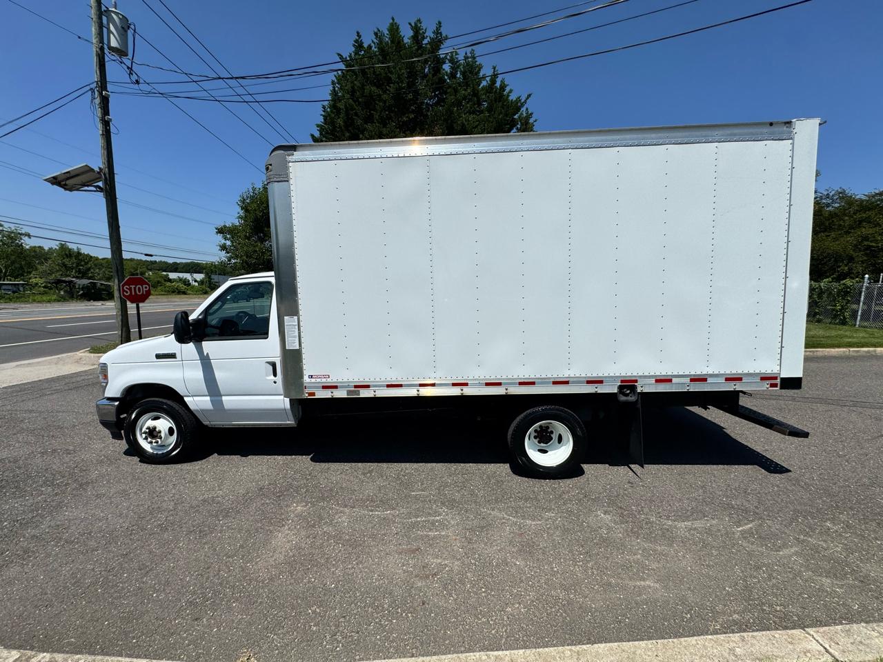 Ford E-Series Cutaway E-350 SRW 138" WB 2024