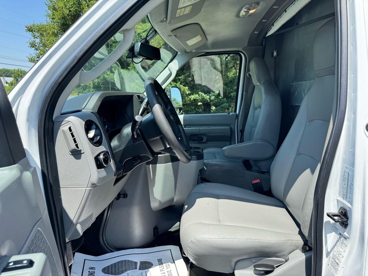 Ford E-Series Cutaway E-350 SRW 138" WB 2024